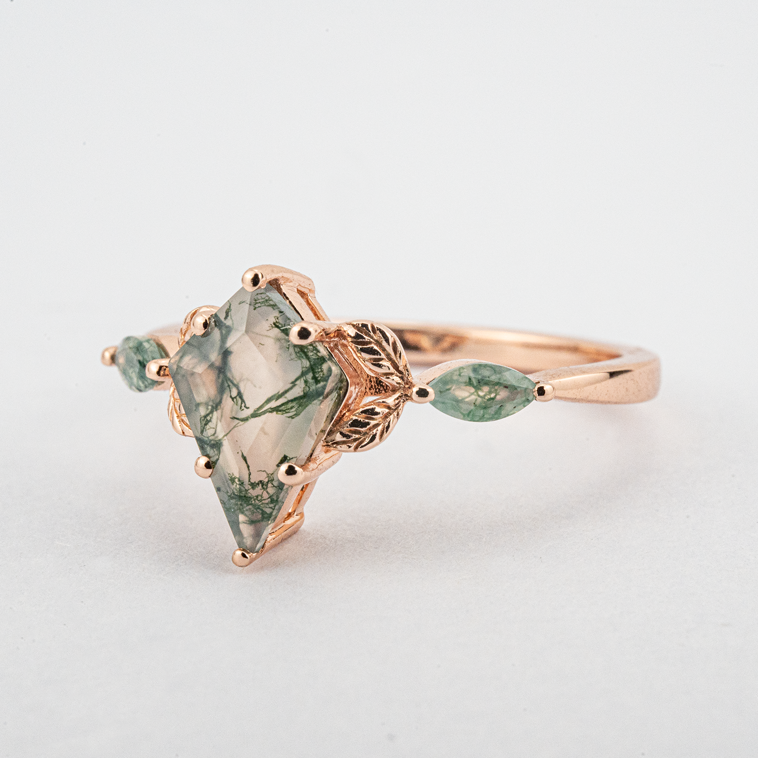 Kite Moss Agate Ring with Leaf Design for Nature Inspired Engagement