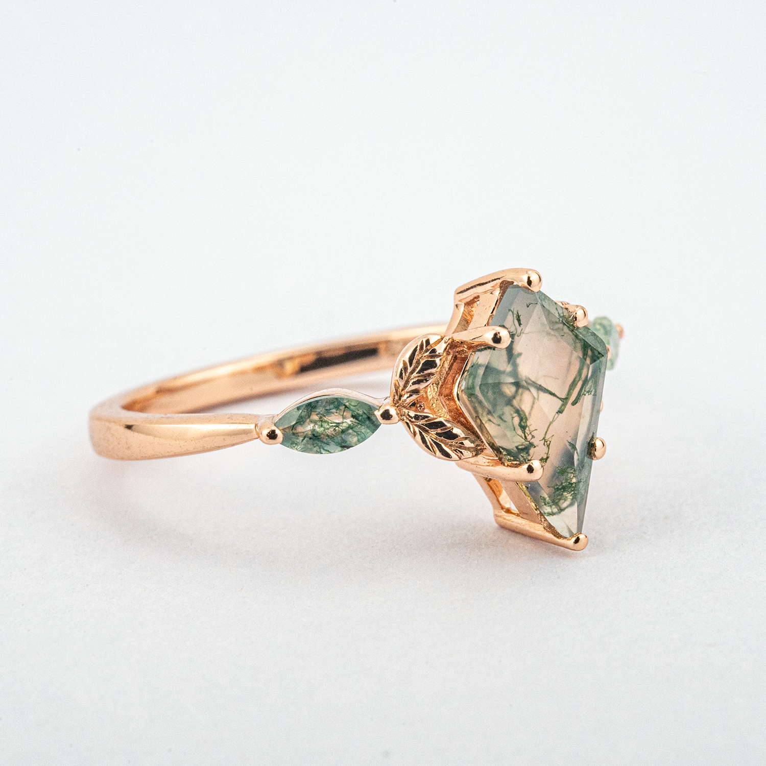 Kite Moss Agate Ring with Leaf Design for Nature Inspired Engagement