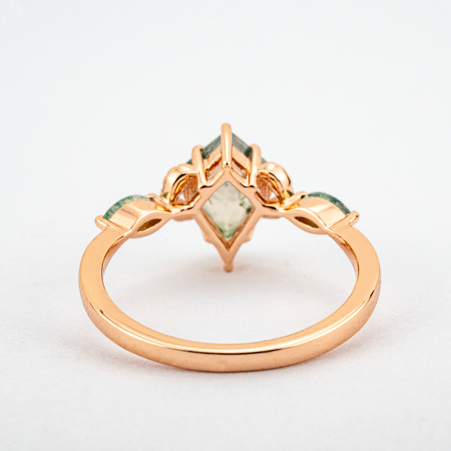 Kite Moss Agate Ring with Leaf Design for Nature Inspired Engagement