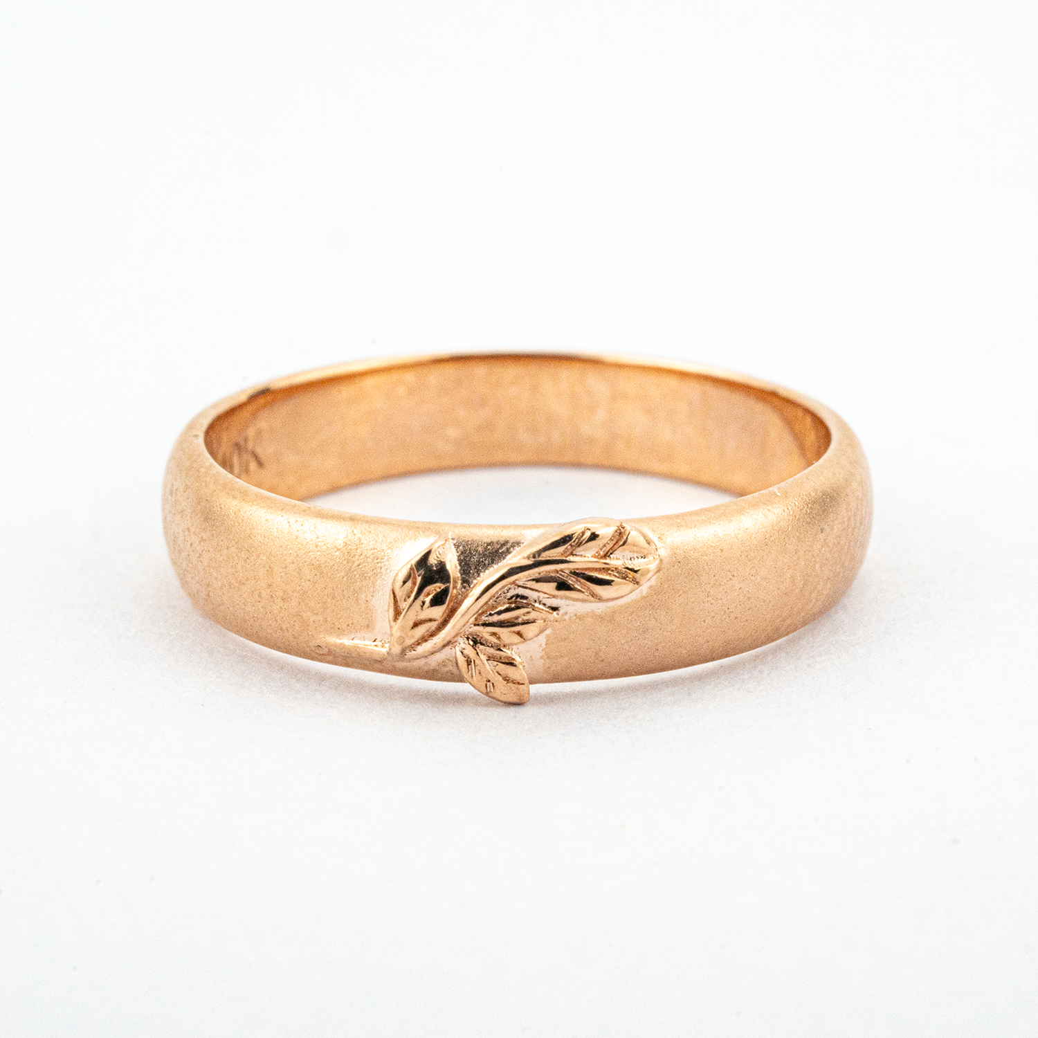 Chic Leaf Ring - Delicate Design, Minimalist Style, Engagement Band