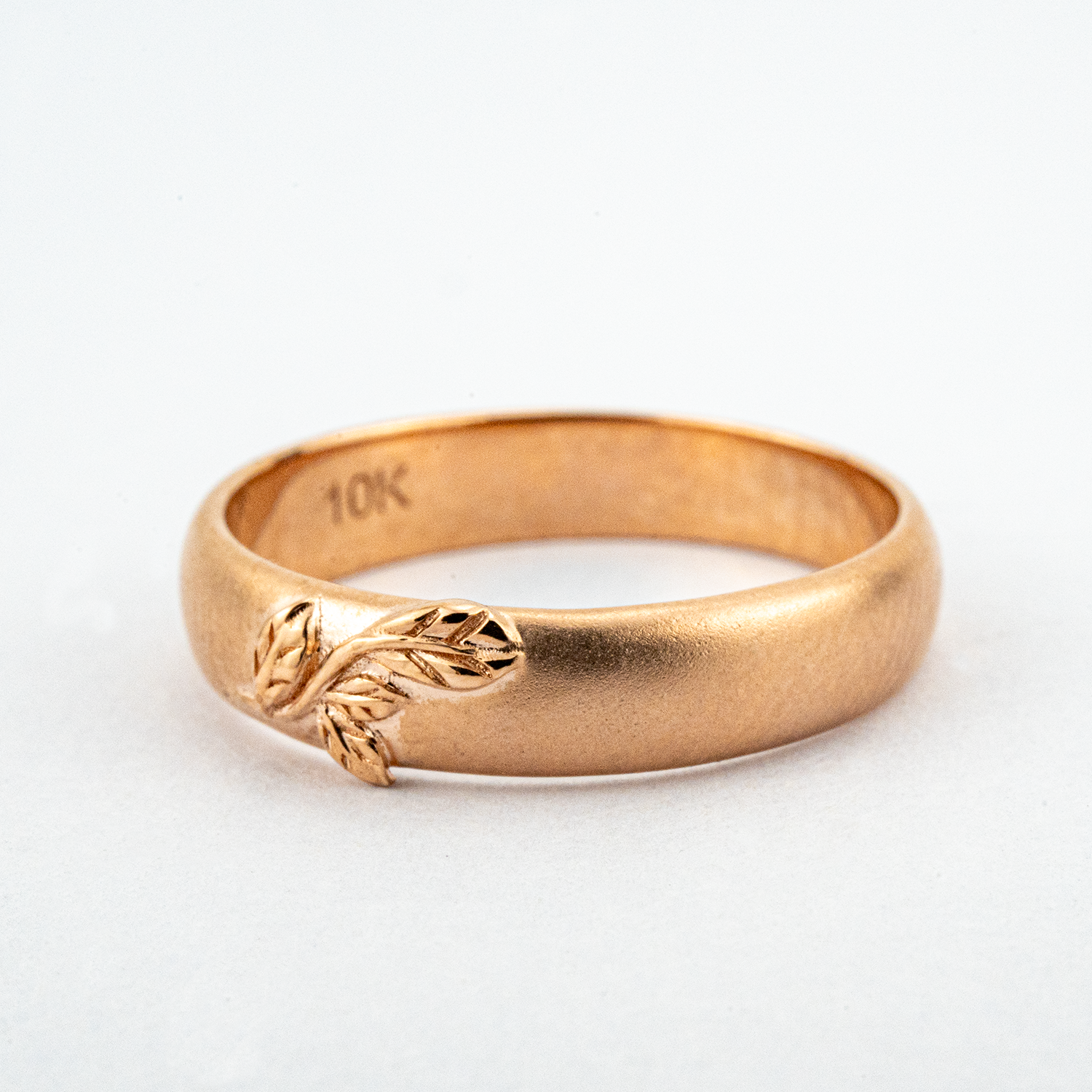 Chic Leaf Ring - Delicate Design, Minimalist Style, Engagement Band