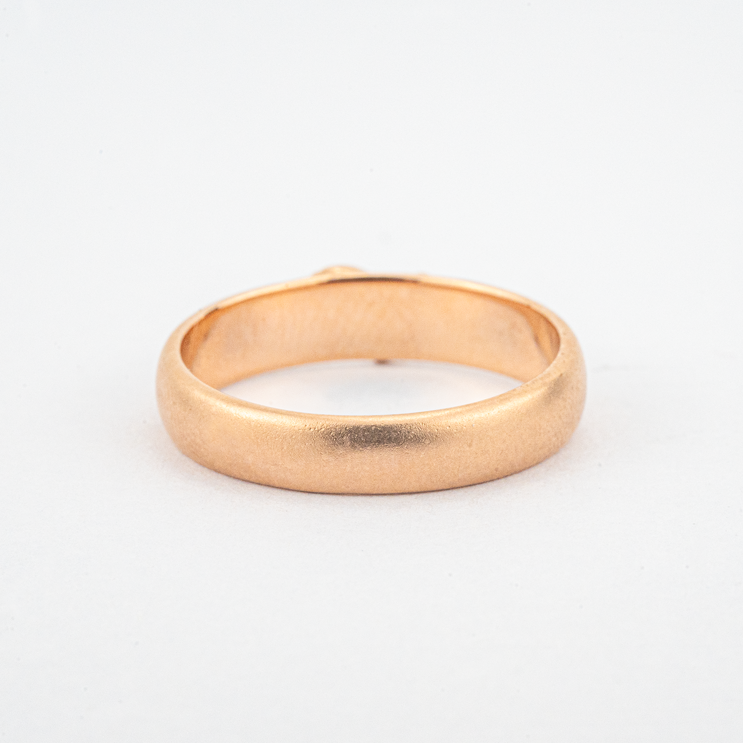 Chic Leaf Ring - Delicate Design, Minimalist Style, Engagement Band