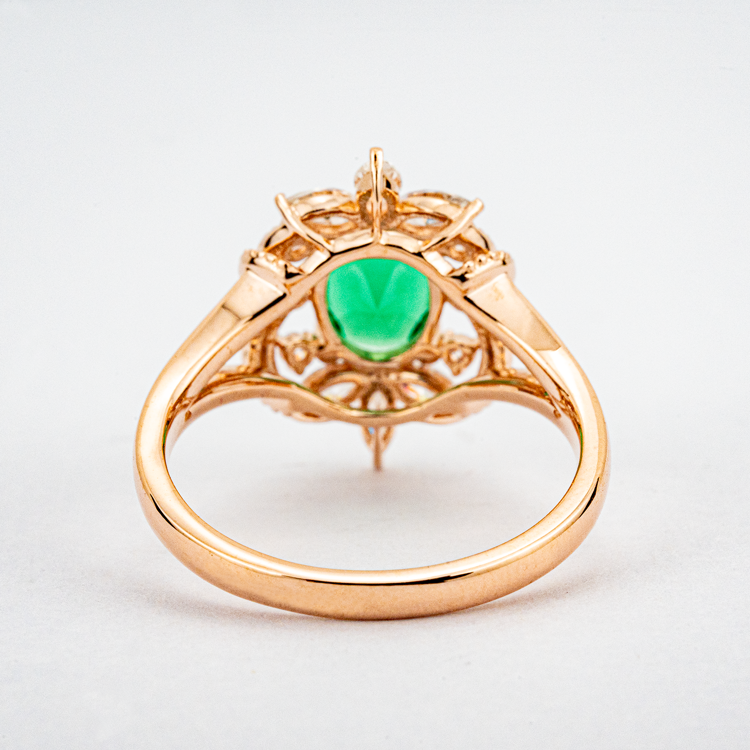 Sparkling Oval Cut Emeralds for Luxurious Jewelry Collection