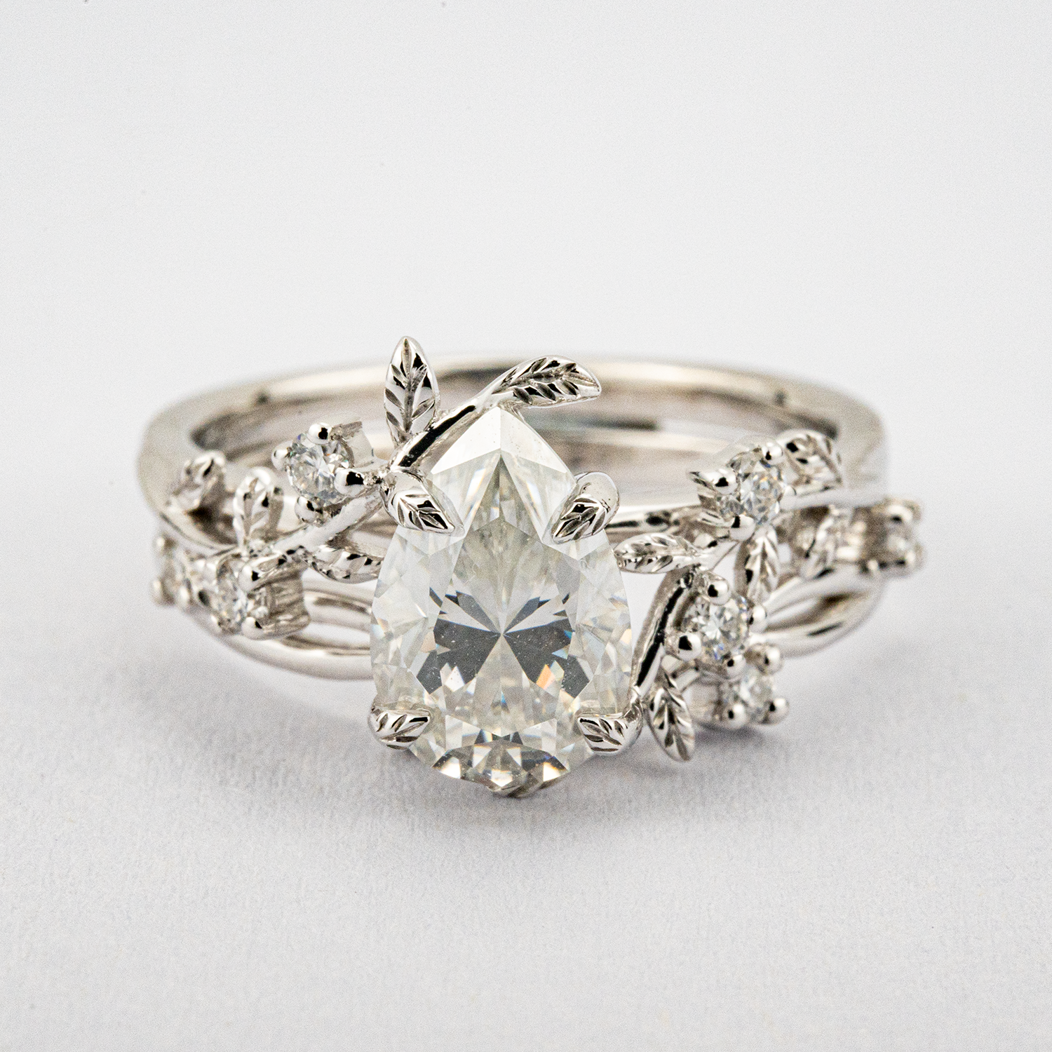 Elegant White Gold Leaf Ring with Nature Inspired Design, perfect for luxury outings.