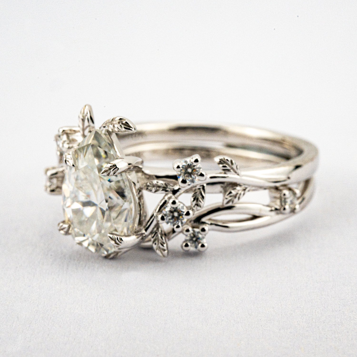 Elegant White Gold Leaf Ring with Nature Inspired Design, perfect for luxury outings.