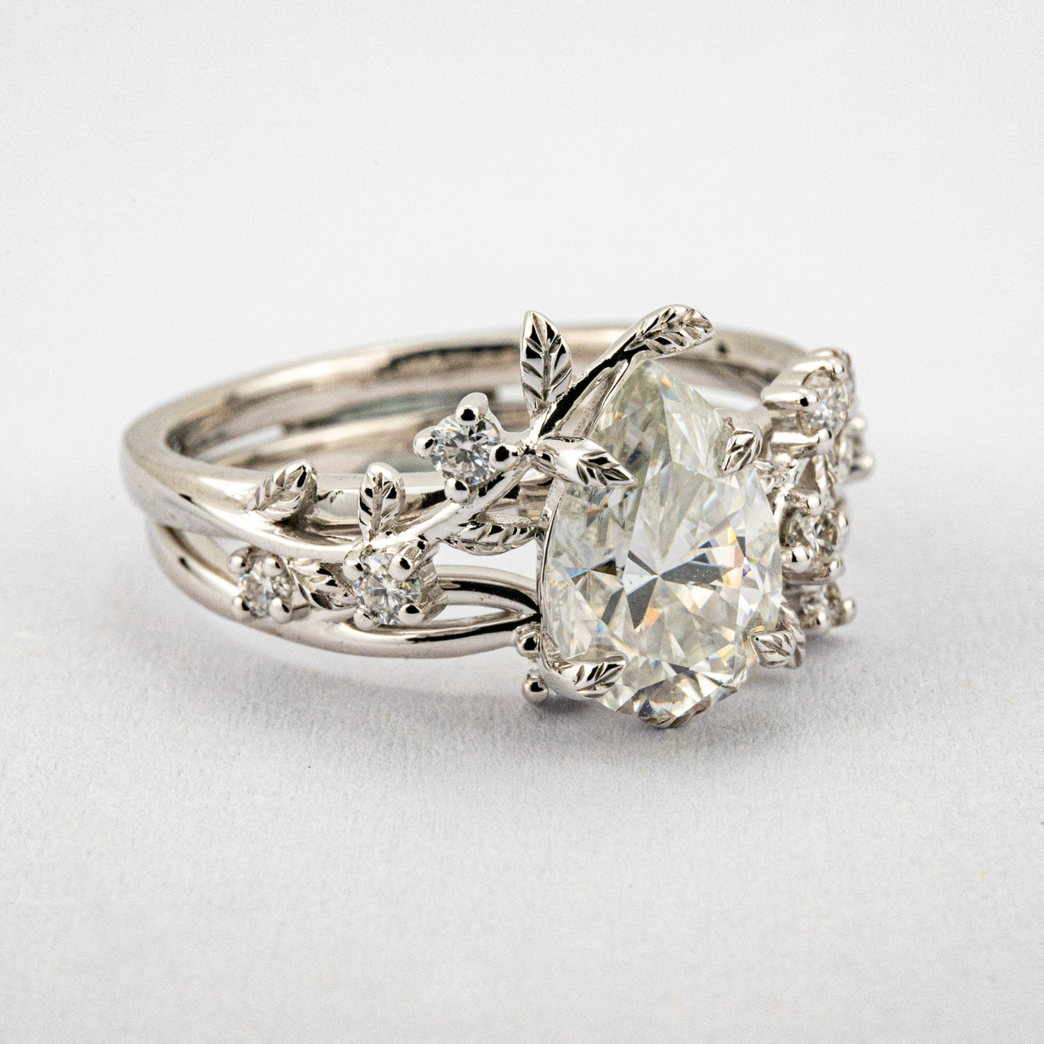 Elegant White Gold Leaf Ring with Nature Inspired Design, perfect for luxury outings.