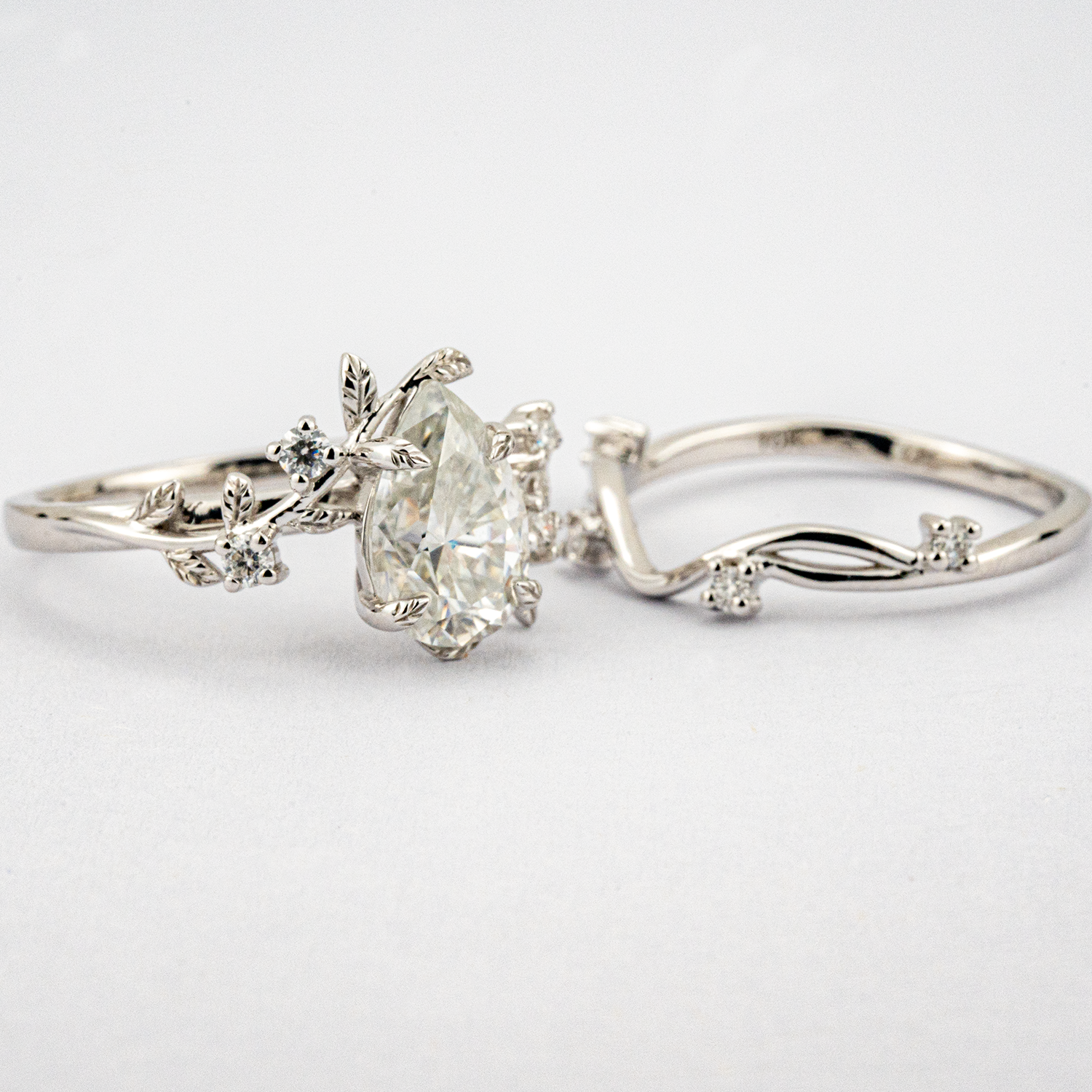 Elegant White Gold Leaf Ring with Nature Inspired Design, perfect for luxury outings.