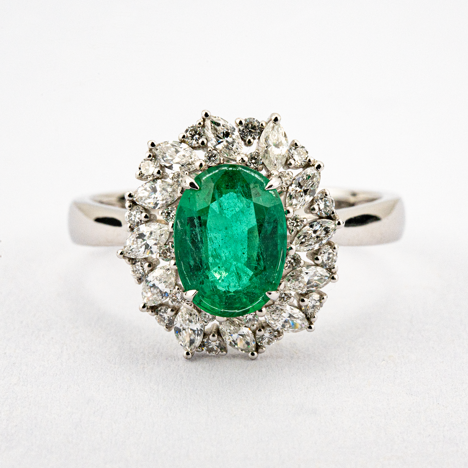 Exquisite Engagement Ring with a touch of Luxury and Elegance