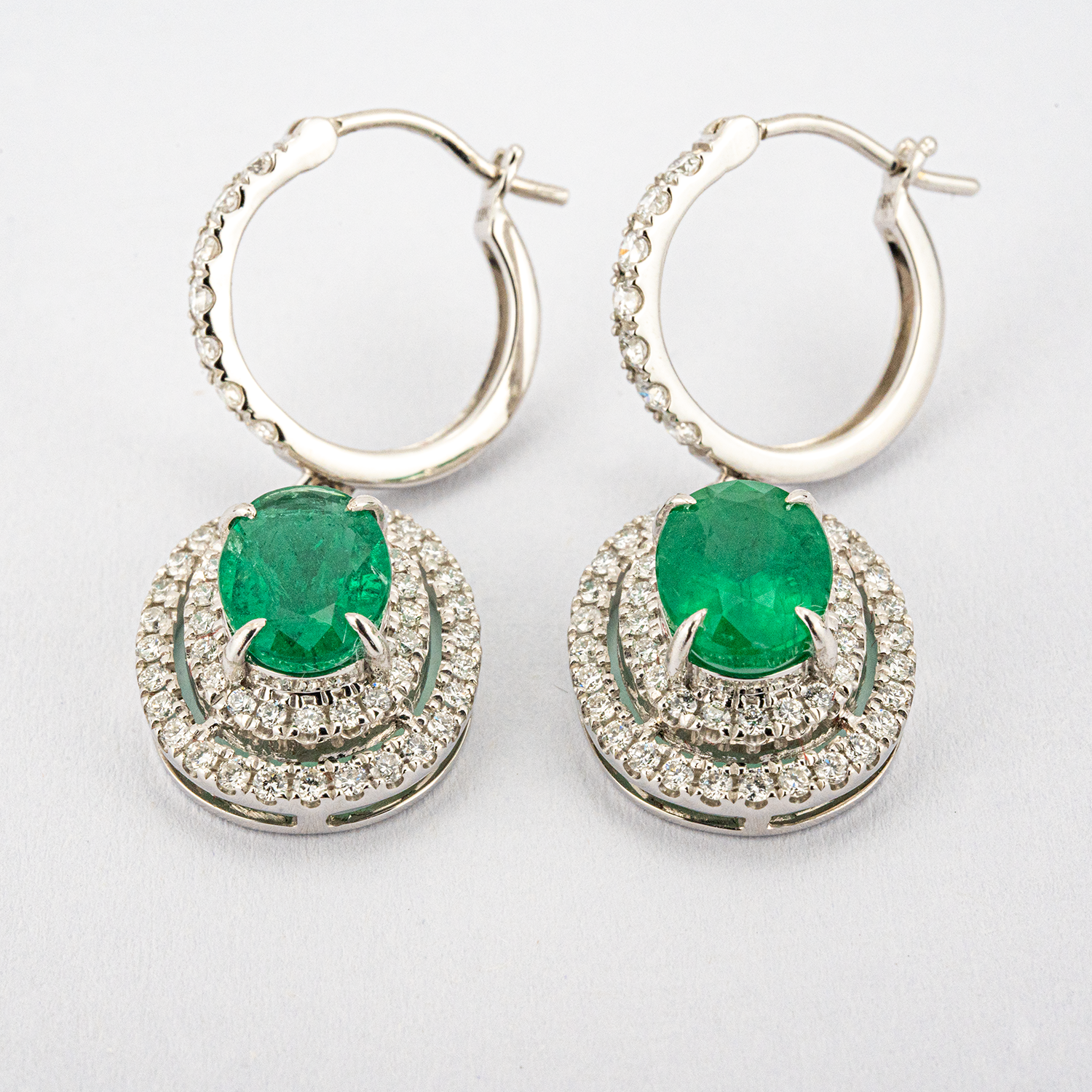 Exquisite emerald earrings, pendant and ring set for the ultimate luxury statement