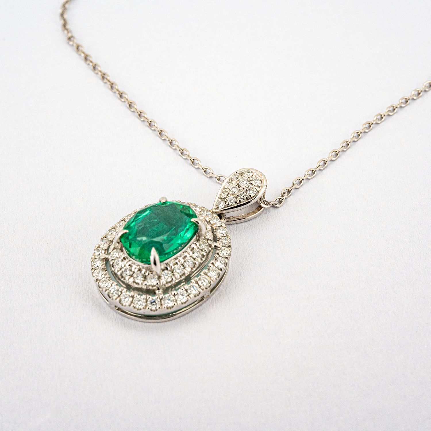Exquisite emerald earrings, pendant and ring set for the ultimate luxury statement
