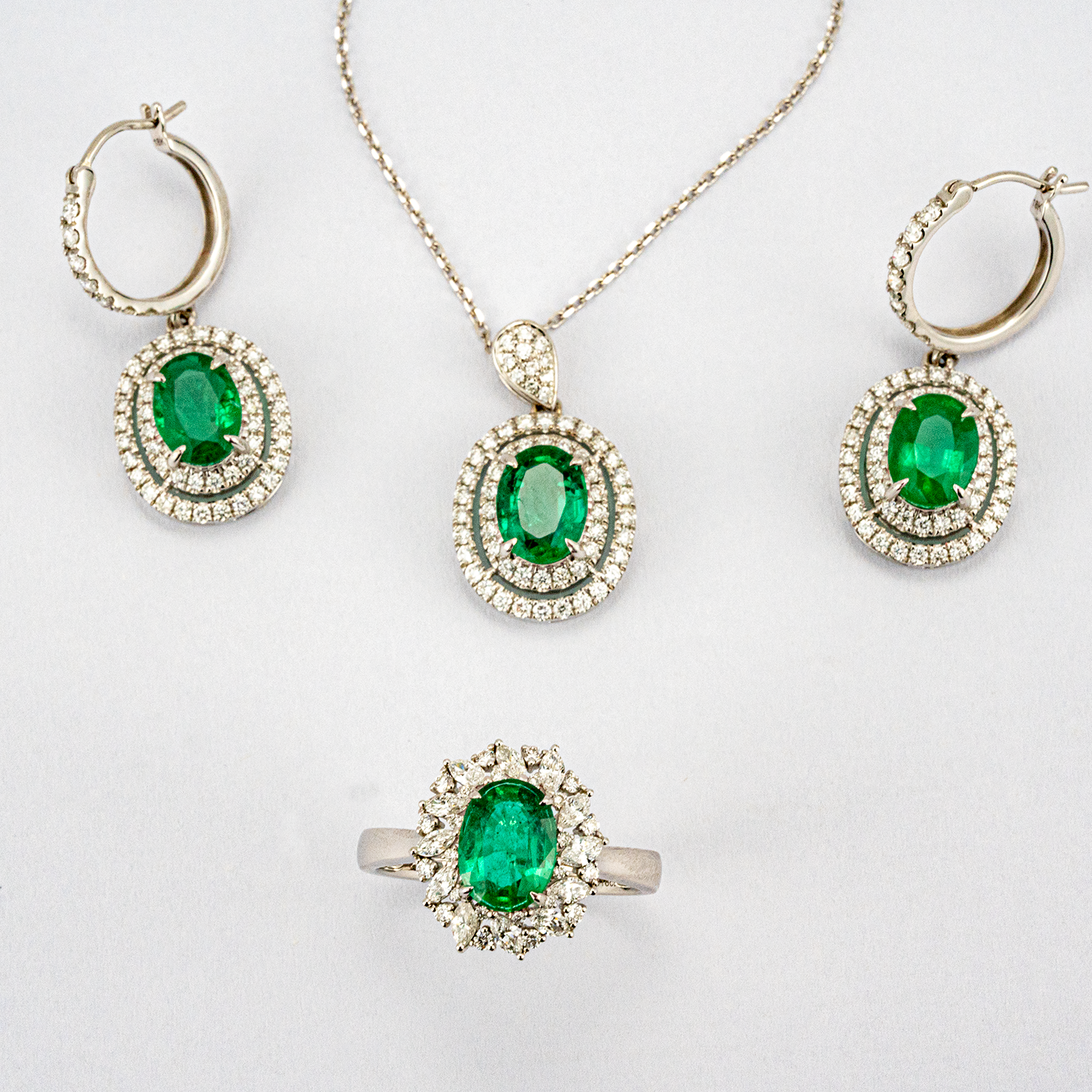 Exquisite emerald earrings, pendant and ring set for the ultimate luxury statement