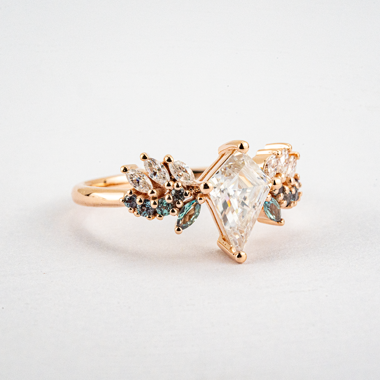 Personalized Kite Shape Moissanite Two-tone Wings Rose Gold Ring