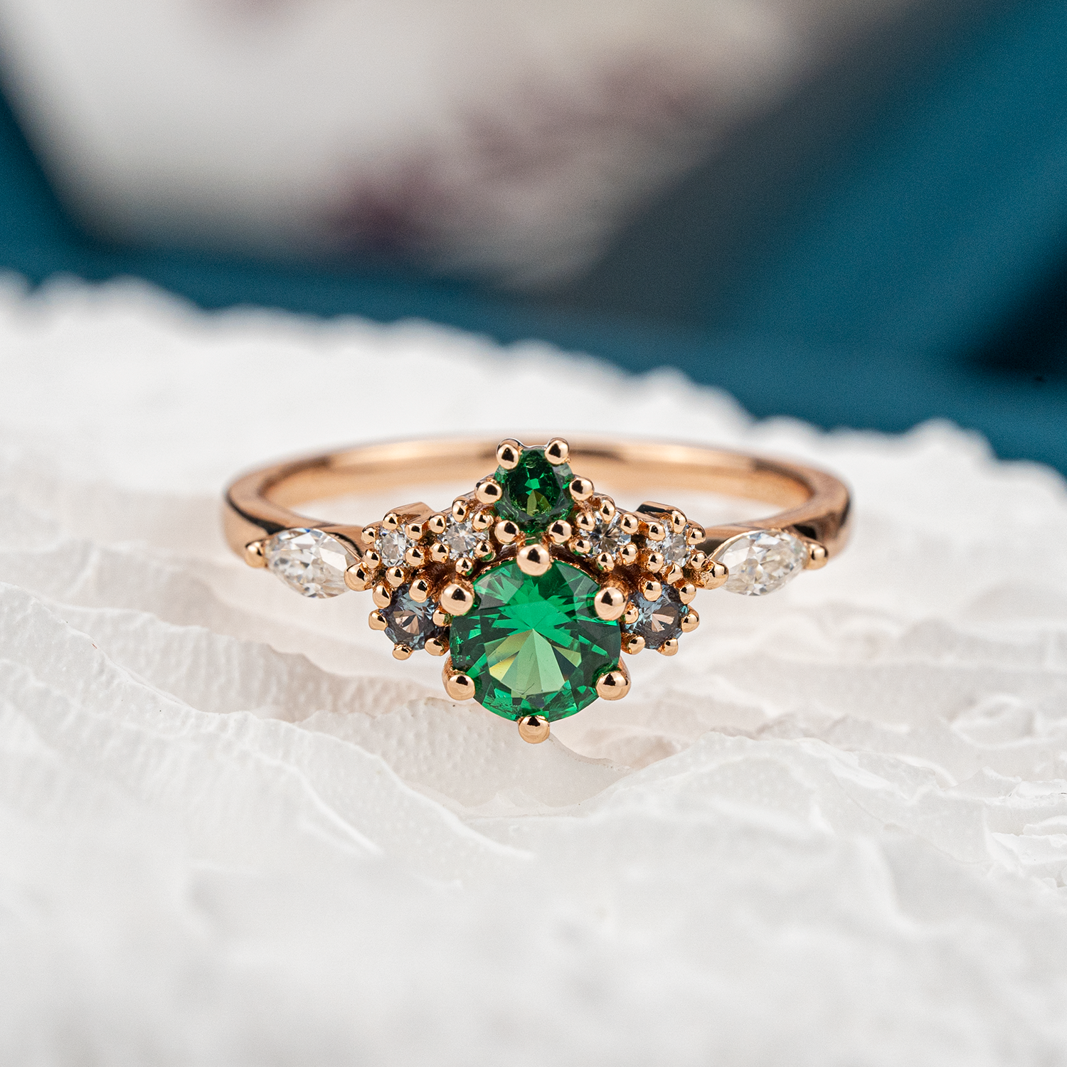 Stunning round emerald ring, perfect choice for engagements, timeless vintage design.