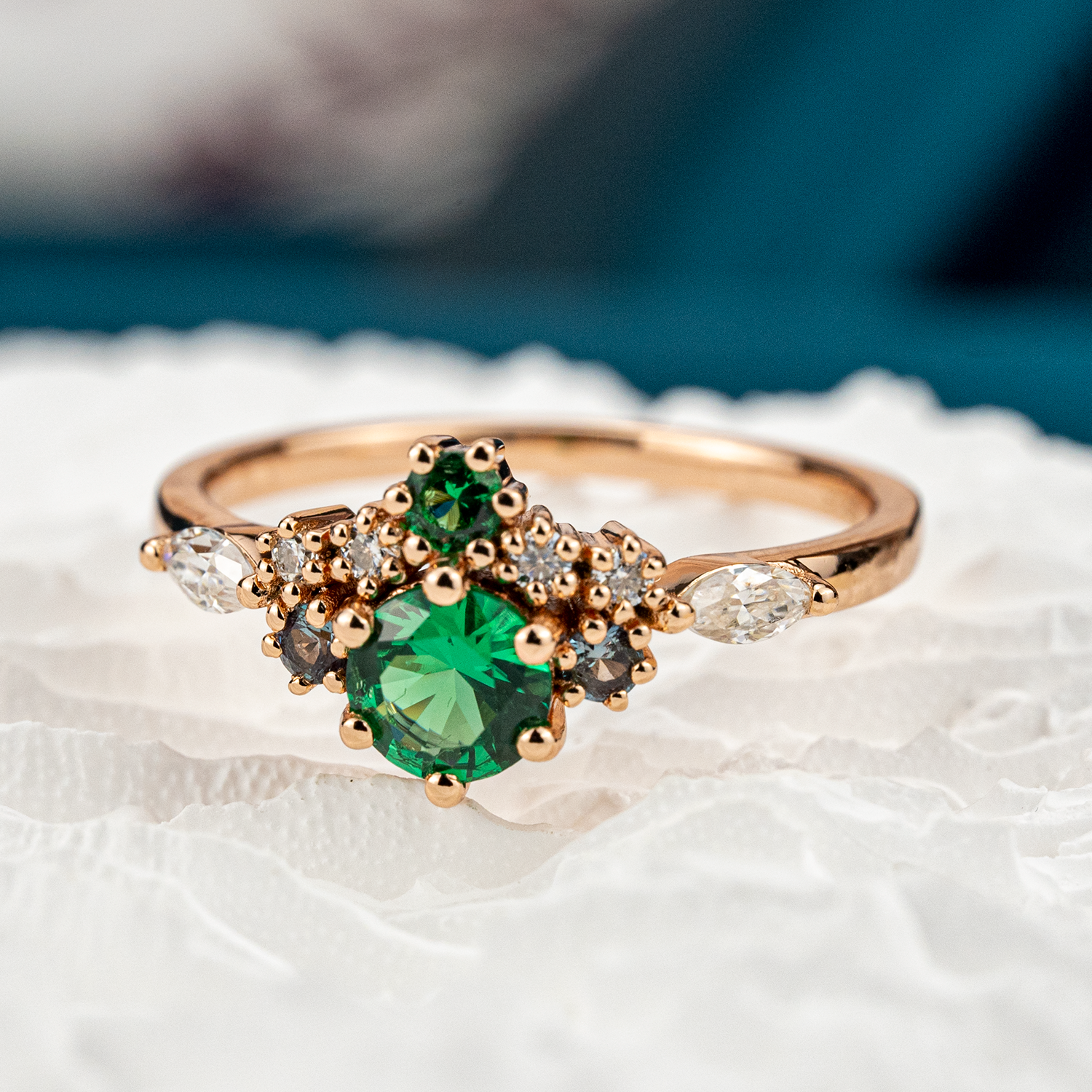 Stunning round emerald ring, perfect choice for engagements, timeless vintage design.