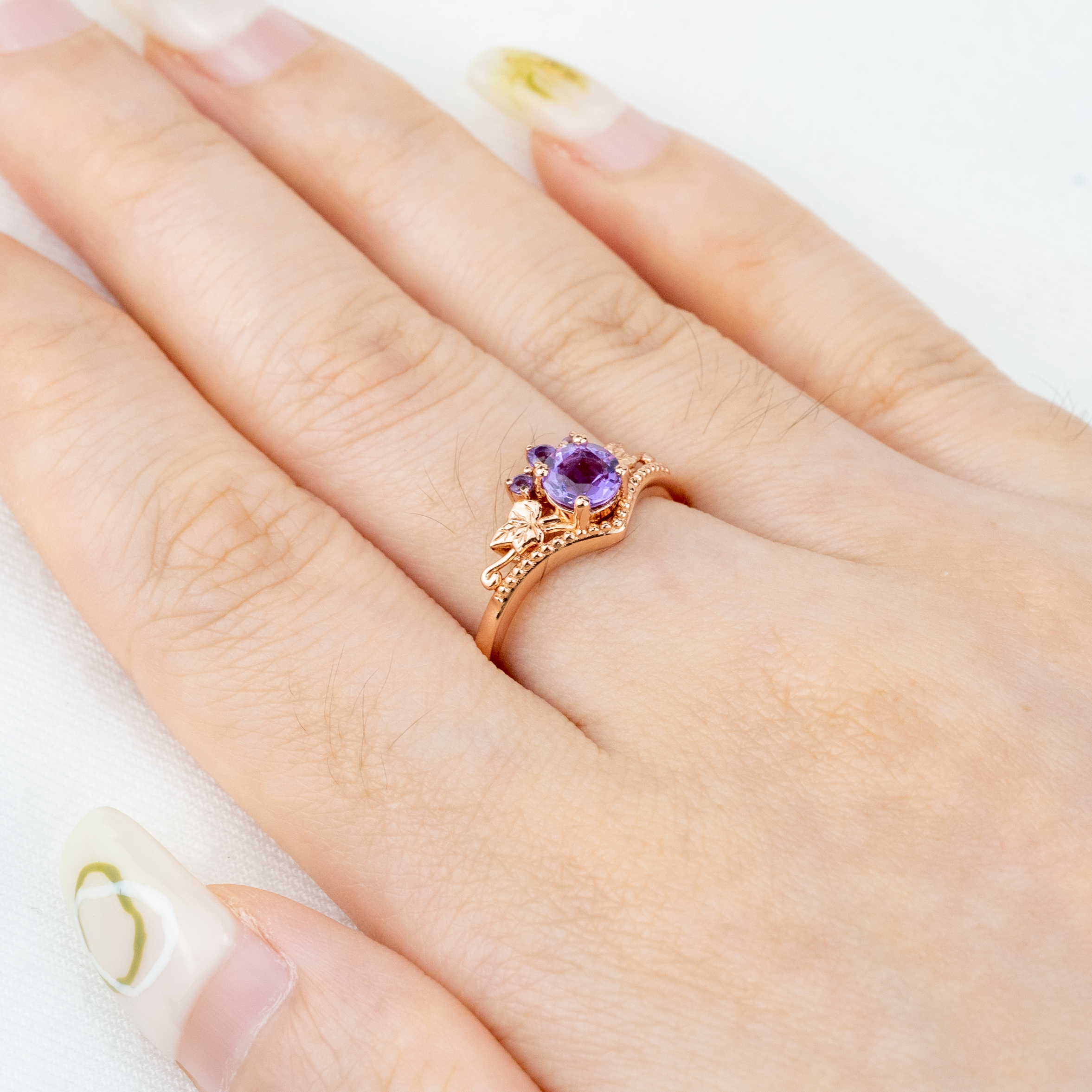 Vintage Leaf Round Amethyst Gold Ring.