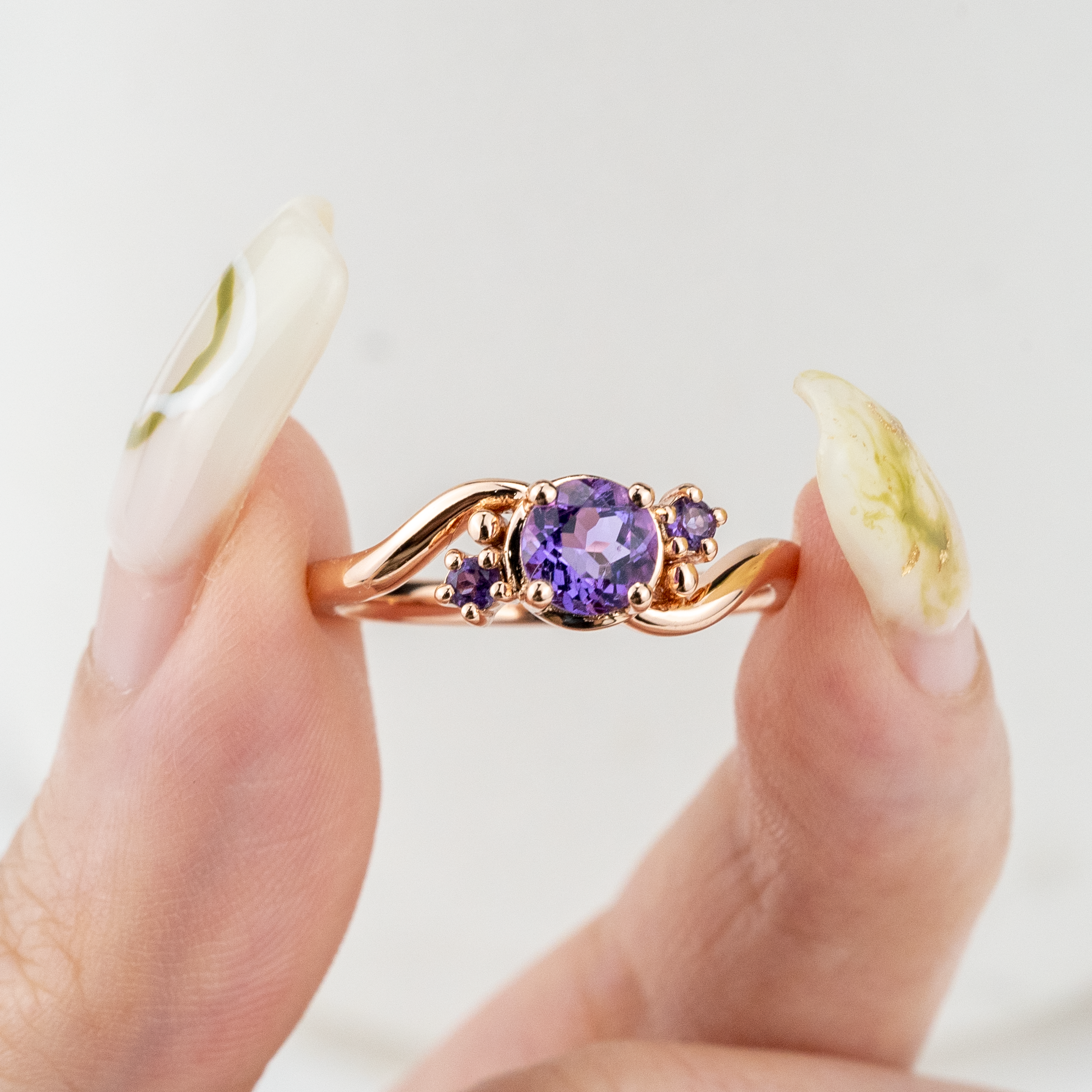 Round Amethyst Gold Ring.