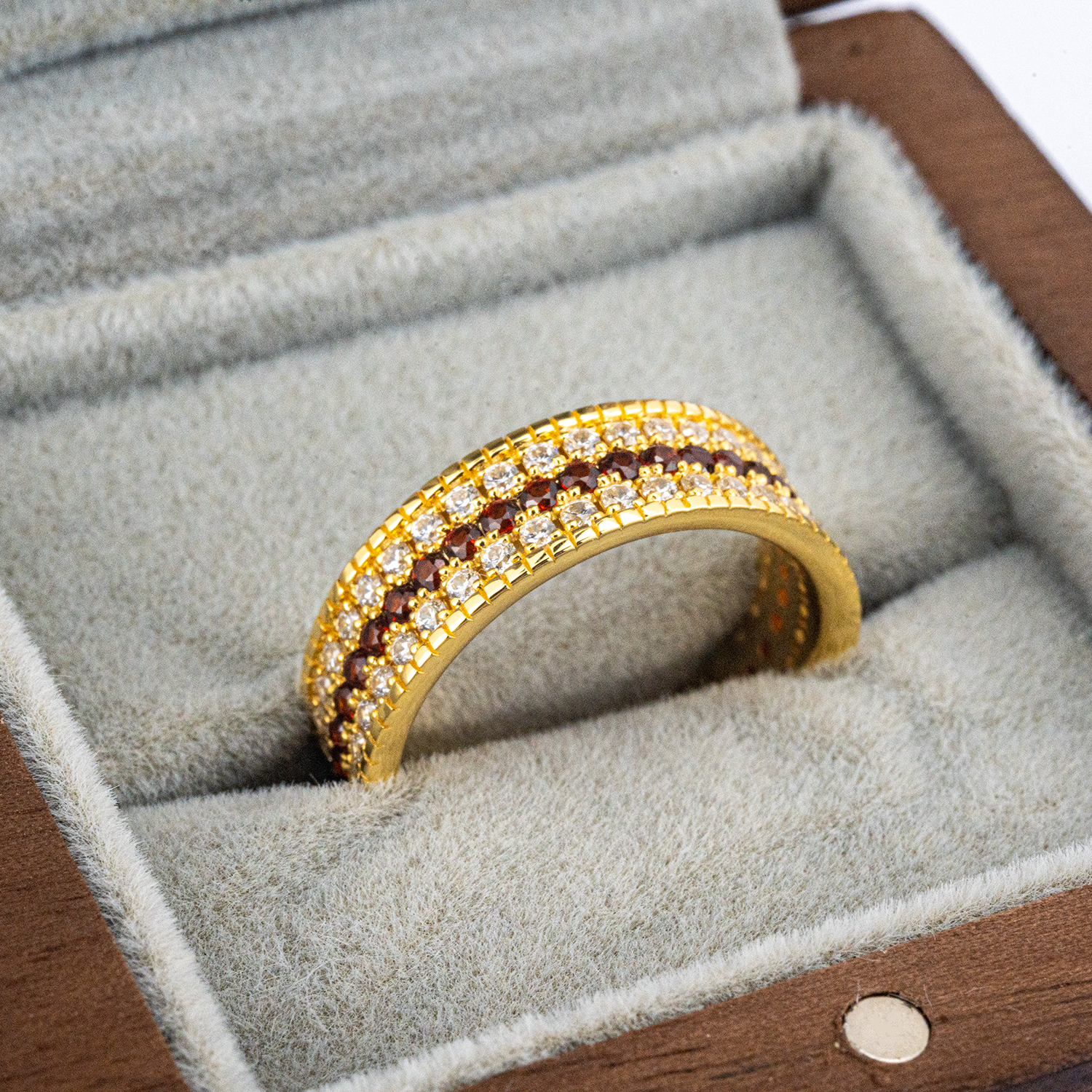 FLUXIS - Yellow Gold Diamond& Garnet Vintage Engagement Ring Classic Style Royal