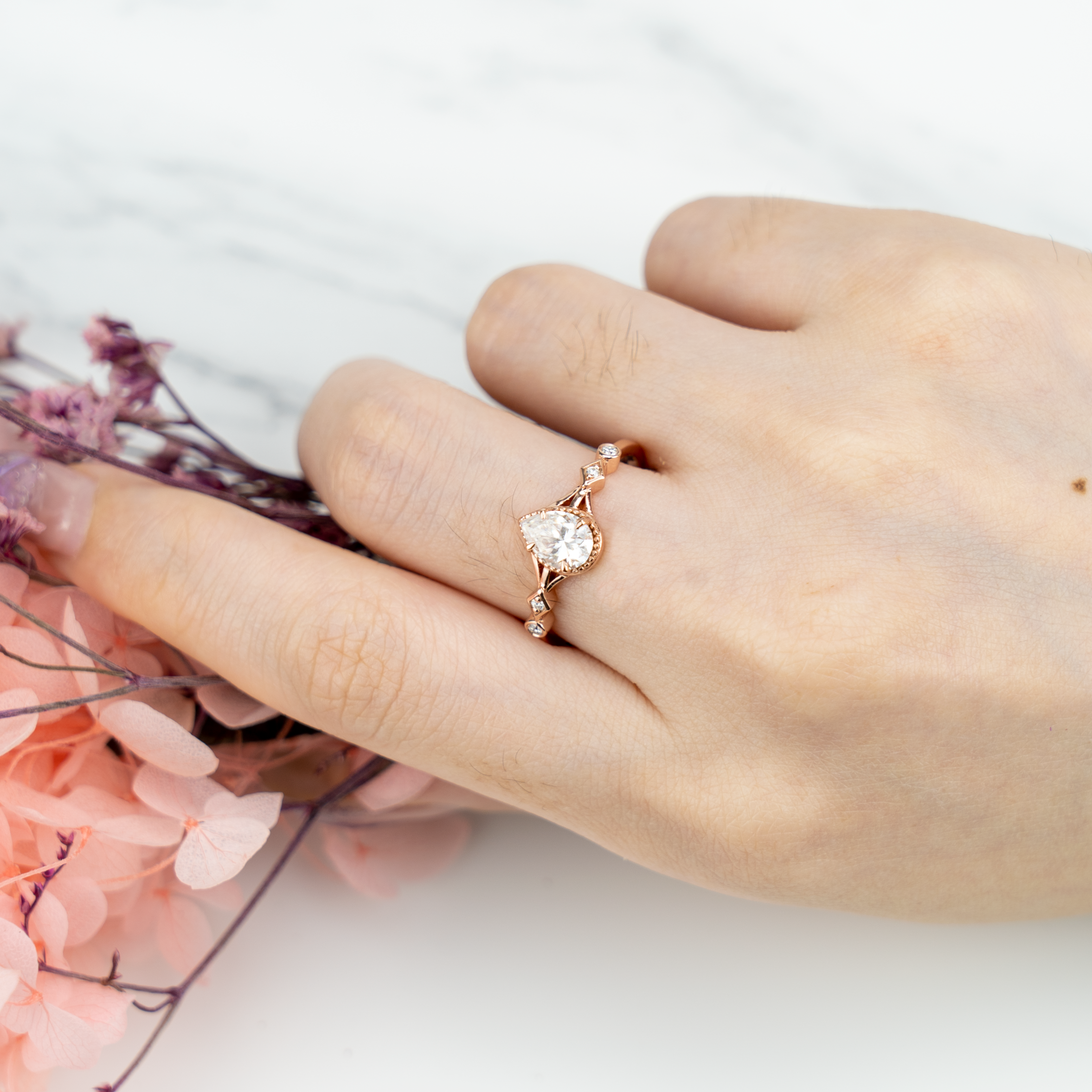 Classic Simple Style Moissanite Engagement Ring - Sophisticated Elegance