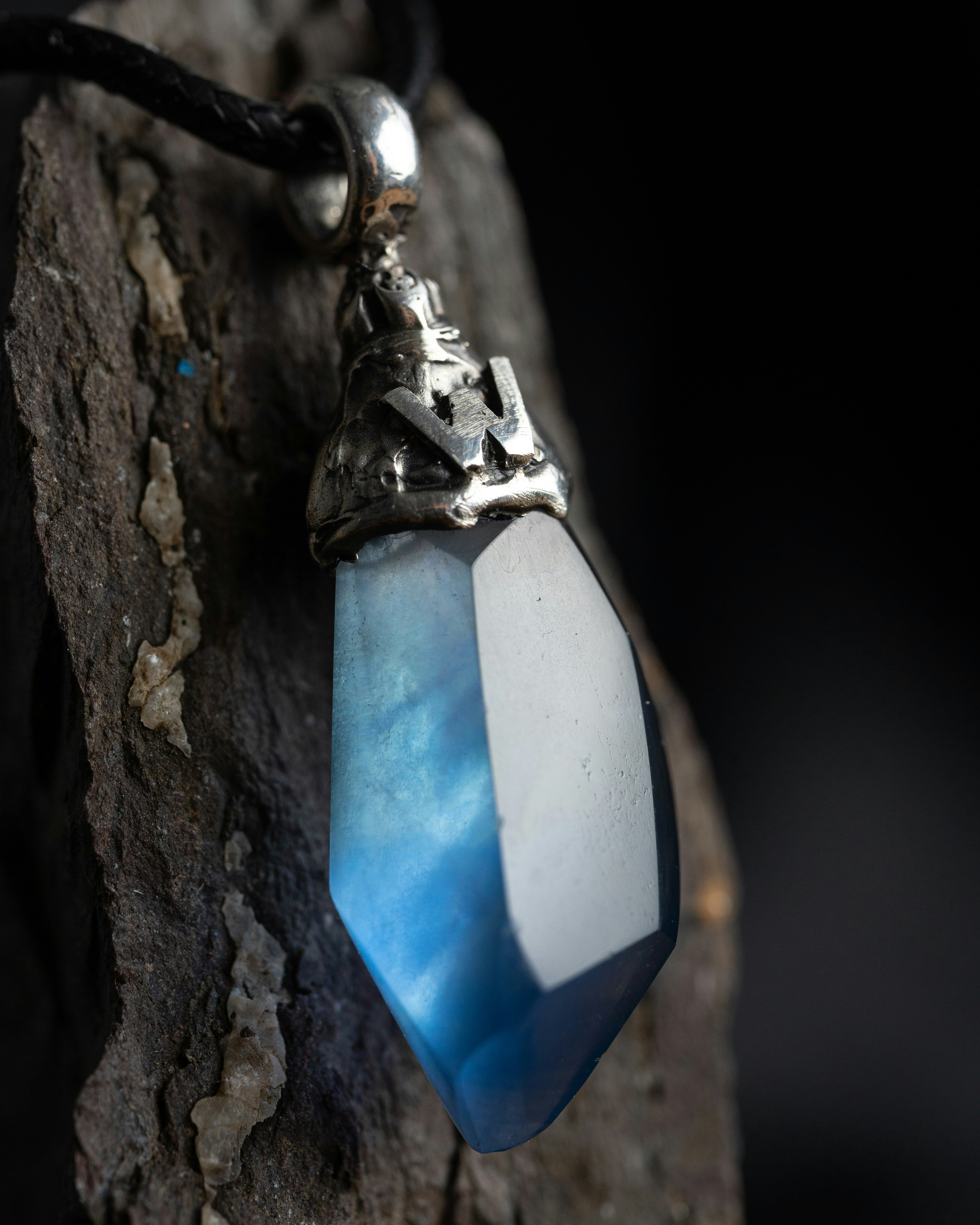 The Ethereal Charm of Moonstone: A Gemstone of Magic and Healing
