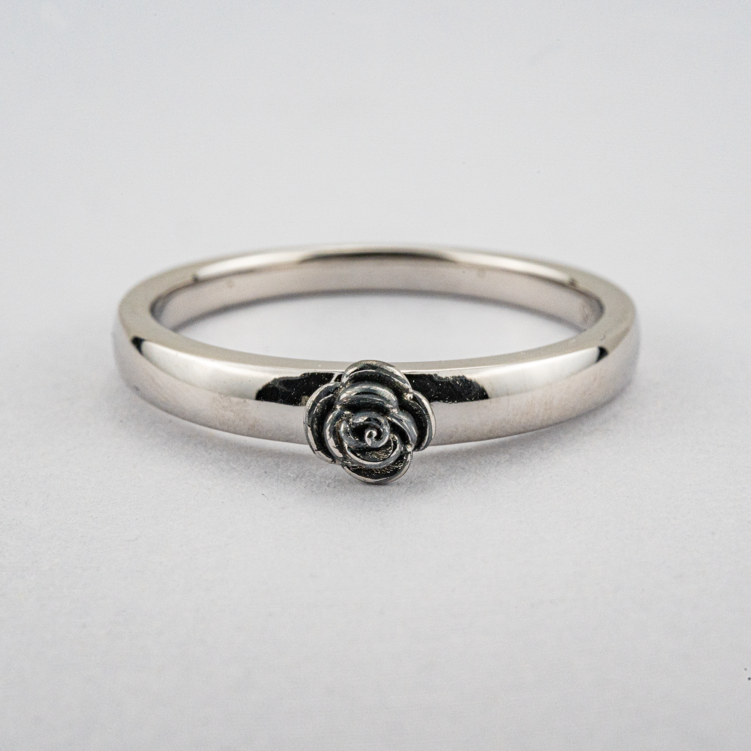 Botanical Elegance - Statement White Gold Black Rose Ring Floarl Ring