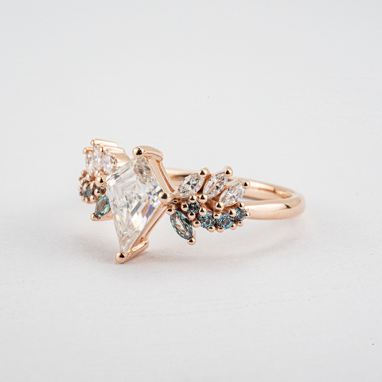 Personalized Kite Shape Moissanite Two-tone Wings Rose Gold Ring