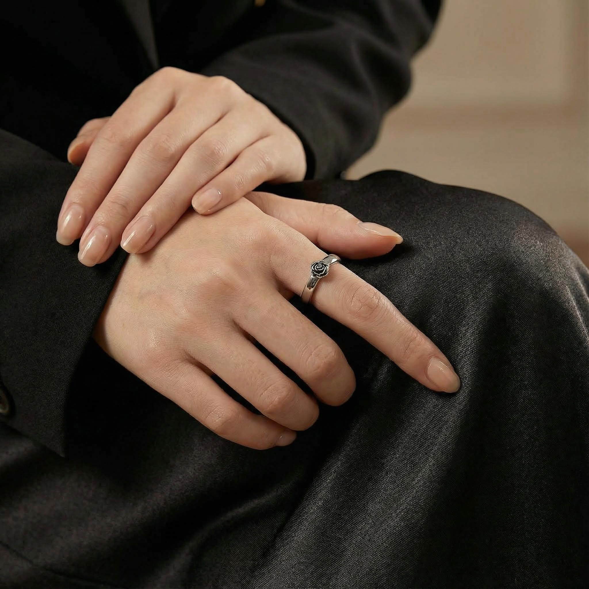 Botanical Elegance - Statement White Gold Black Rose Ring Floarl Ring